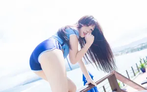热裤美少女性感图片壁纸