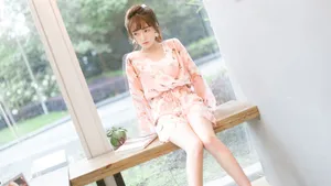 小鸟依人美女居家图片_6