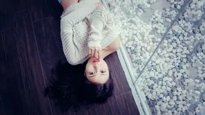 青春漂亮的美女图片壁纸_4
