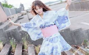 清纯萝莉美女户外写真图片_4