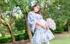 清纯萝莉美女户外写真图片_7