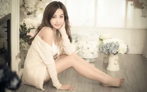 迷人黄色调美女图片_3