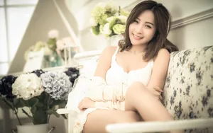 迷人黄色调美女图片_4