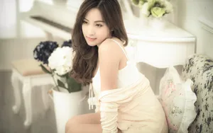 迷人黄色调美女图片_5