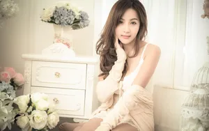 迷人黄色调美女图片_9
