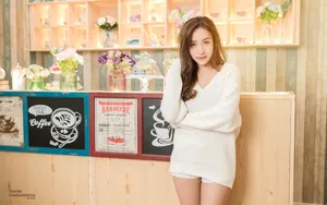 迷人黄色调美女图片_11