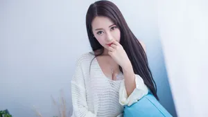王曼妮衬衣美女图片壁纸_3