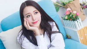 王曼妮衬衣美女图片壁纸_5