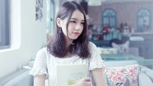 甜美文静美女图片壁纸_3