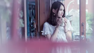 甜美文静美女图片壁纸_5
