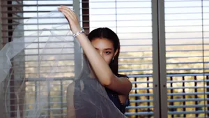 美女林允桌面壁纸_8