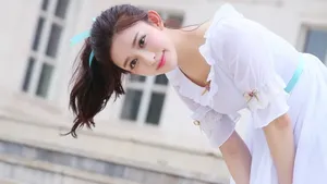 青春大眼美女图片壁纸第1张