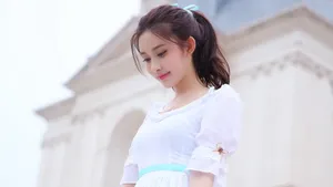 青春大眼美女图片壁纸_8
