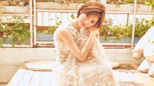 黄色调美女毛晓彤图片_4