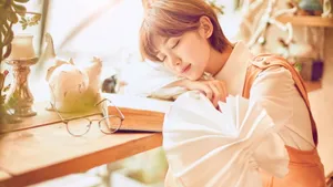 黄色调美女毛晓彤图片_12