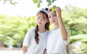 小清新校园美女姐妹壁纸_5