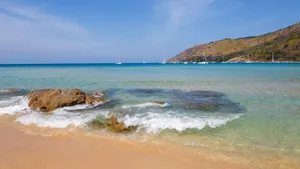 大海边岩石景色桌面壁纸_8