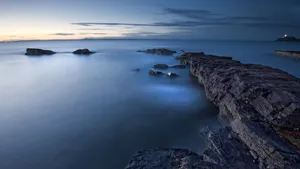 傍晚蓝色湖泊风景图片壁纸_5