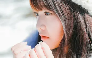 冬季雪地清新美女图片壁纸_6