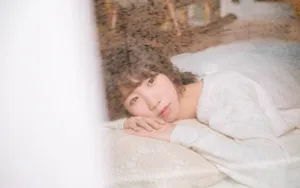 短发气质文艺女青年美女壁纸_2