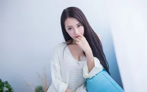 居家衬衣美女图片壁纸_4
