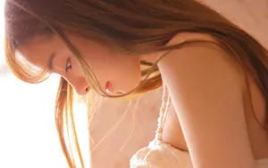 闺房乖巧美女桌面壁纸_5