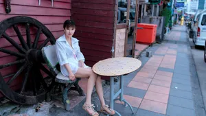甜美白嫩美女桌面壁纸_4