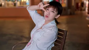 甜美白嫩美女桌面壁纸_5