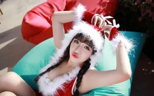 红色性感美女圣诞装图片_3