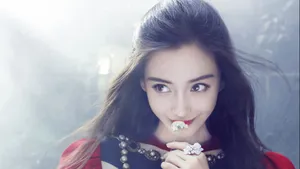 杨颖angelababy《时尚芭莎》写真壁纸_6