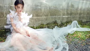 张馨予性感婚纱摄影壁纸_5