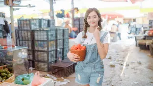 清新白嫩美女桌面壁纸