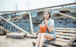 甜美白皙美女图片壁纸_5