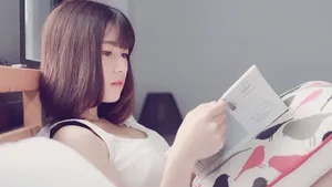学生美女床上写真图片_5