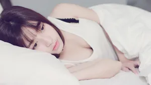 学生美女床上写真图片_8