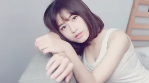 学生美女床上写真图片_12