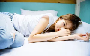 美女床上写真图片_3