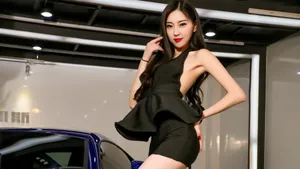 迈凯轮长腿美女模特壁纸_4