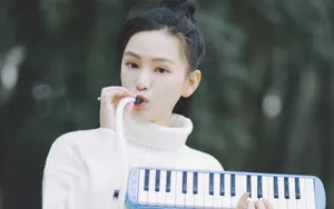 武大校花黄灿灿图片壁纸_18