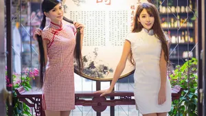清新脱俗的旗袍美女图片