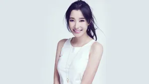 美女冯婧桌面壁纸_4