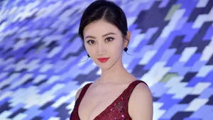 景甜美女性感图片_2