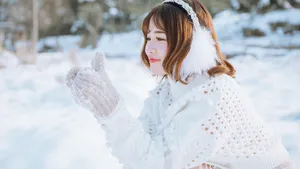 美丽冻人雪地美女图片_2