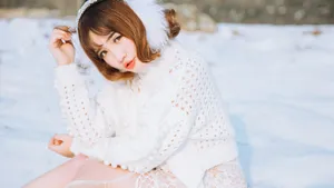 美丽冻人雪地美女图片_3