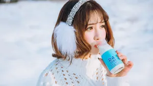 美丽冻人雪地美女图片_4