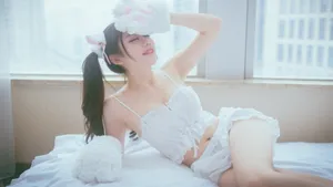 漂亮稚气美女私房照_6