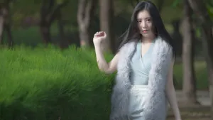 白嫩美女图片壁纸_12
