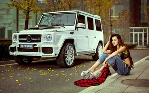 奔驰G63 AMG 美女模特壁纸_2