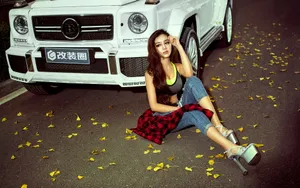 奔驰G63 AMG 美女模特壁纸_3