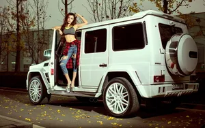 奔驰G63 AMG 美女模特壁纸_7